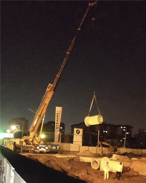 吉水县“弯臂矫正”—— 吊车的 “形变补偿” 技术