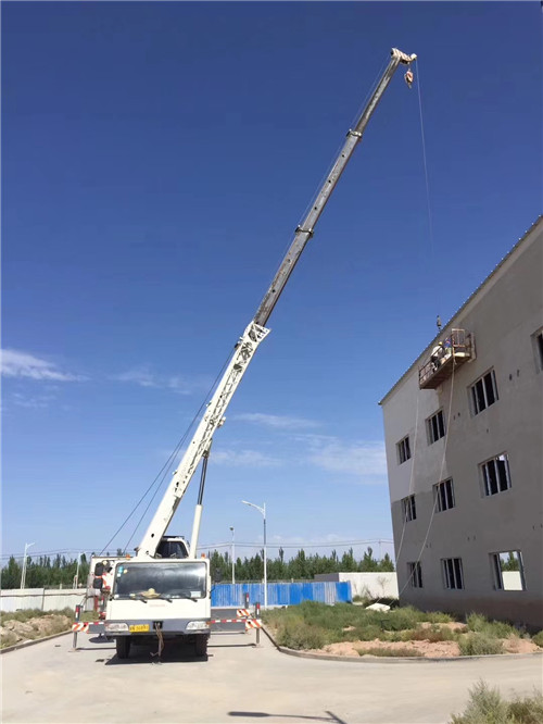 吉水县“轻装强干”—— 吊车的 “轻量化臂架” 技术